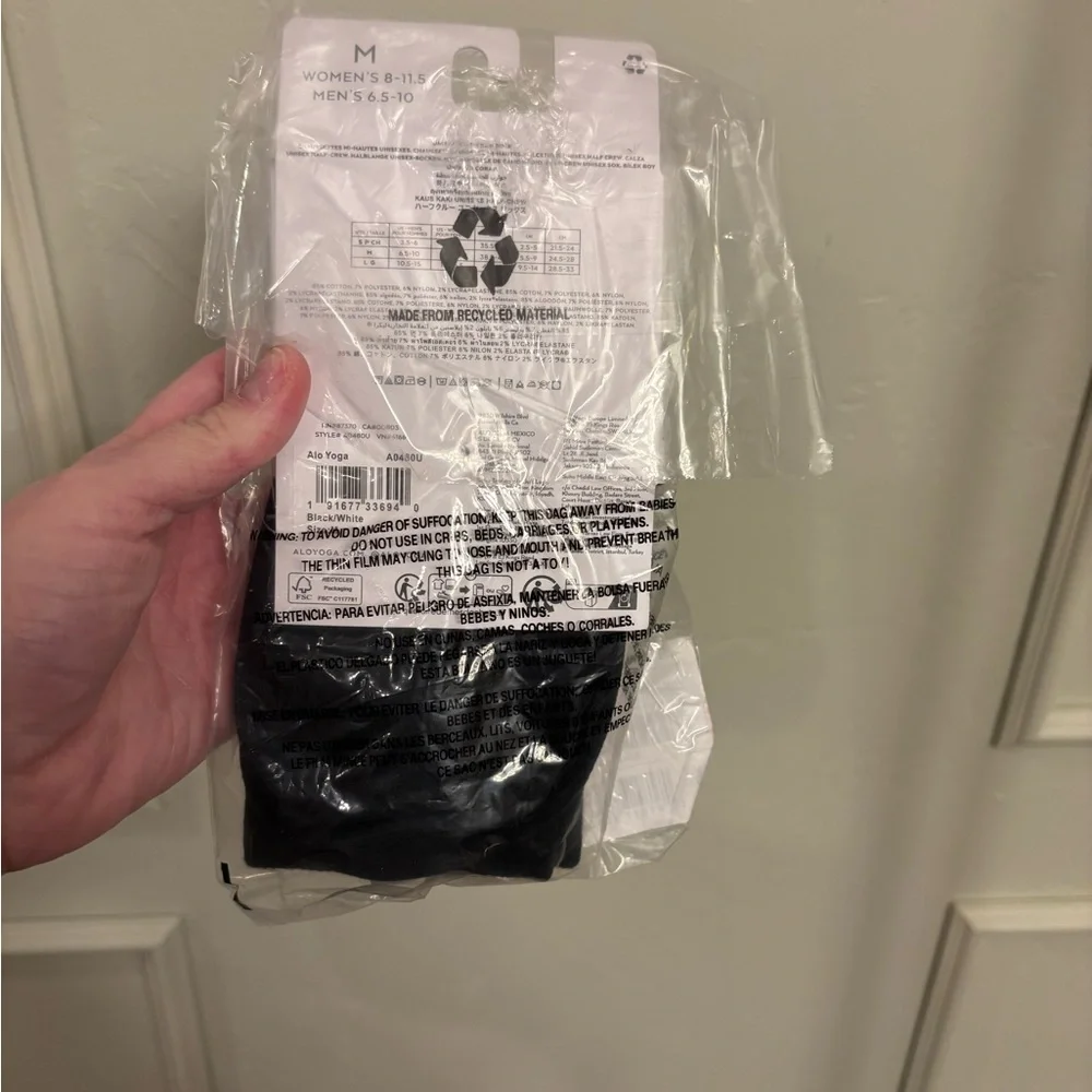 ALO Yoga Unisex Half - Crew Black Athletic Socks Medium - Sealed from ALO